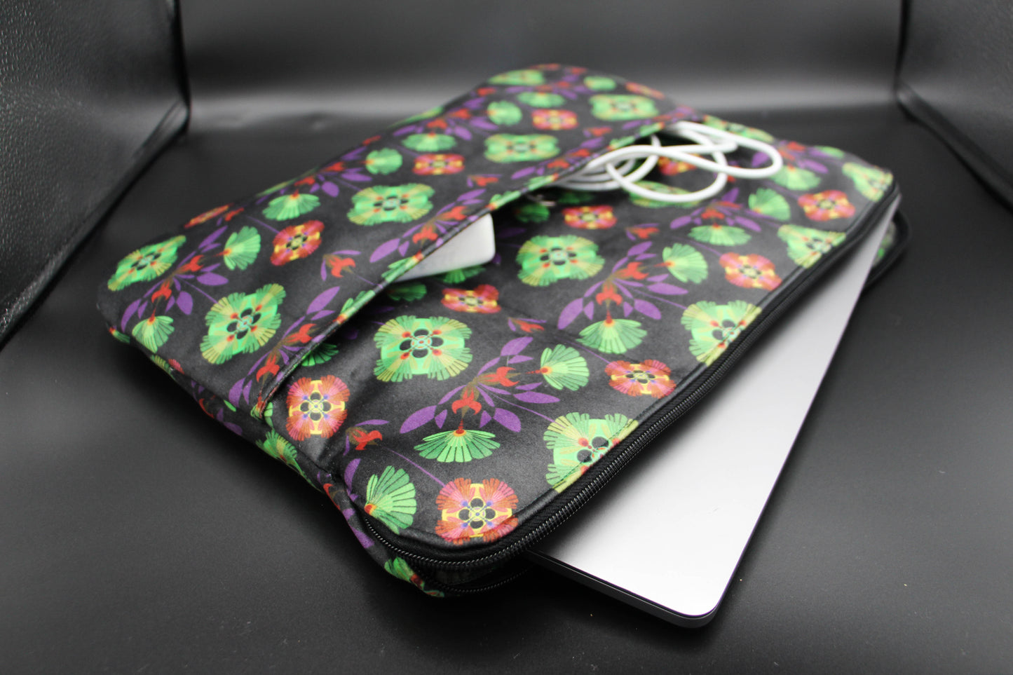 Motif fleur coin noir