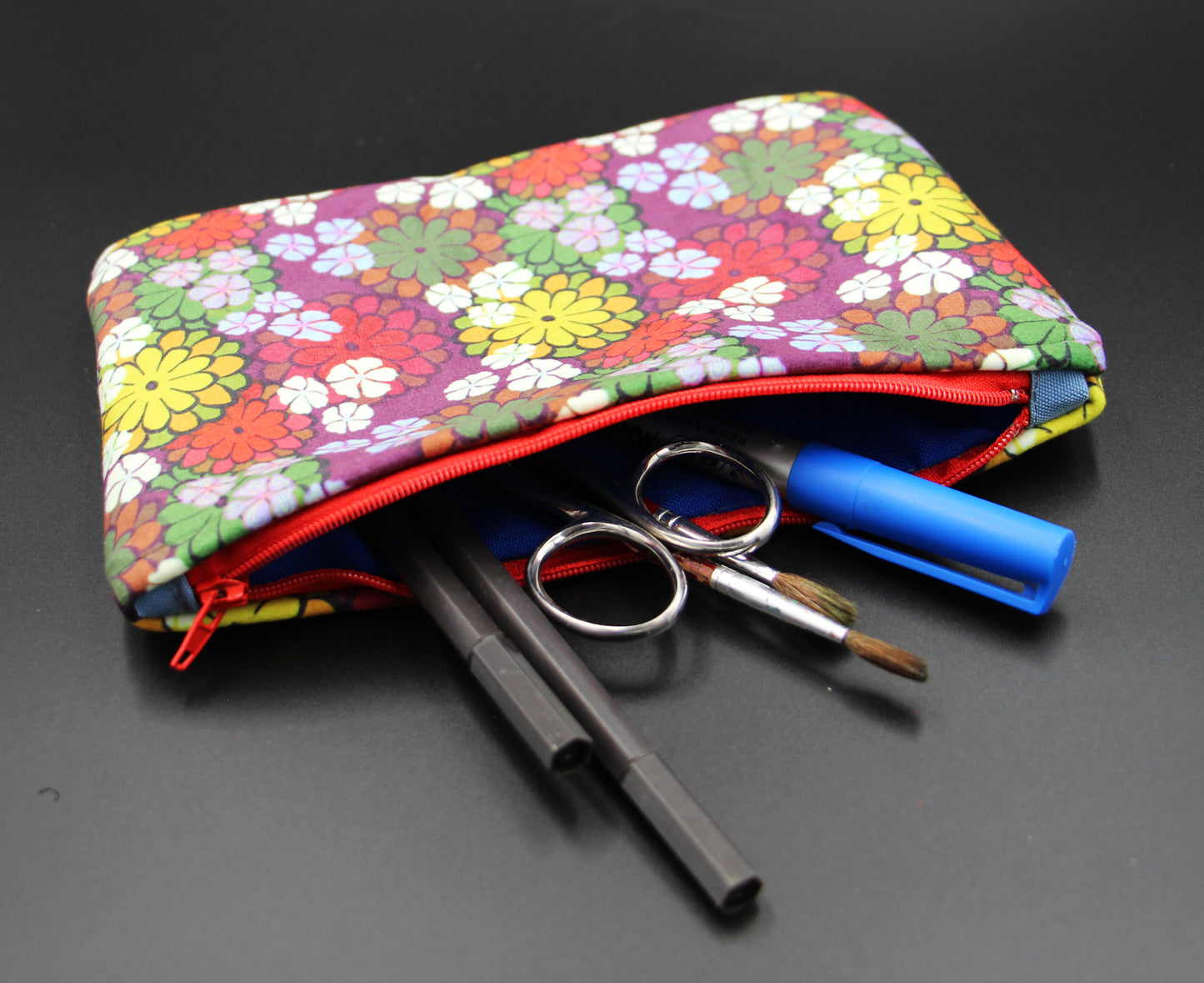 Motif fleurs manda bordeaux